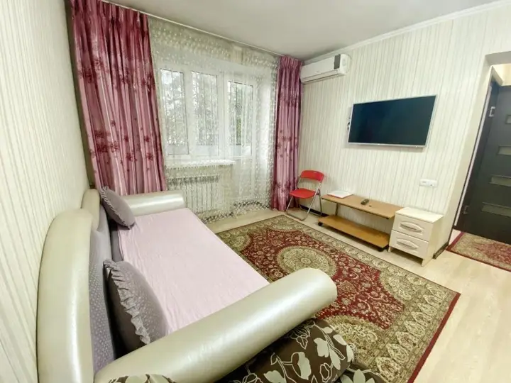 Алматы: Apartments Ahmetova 6 32