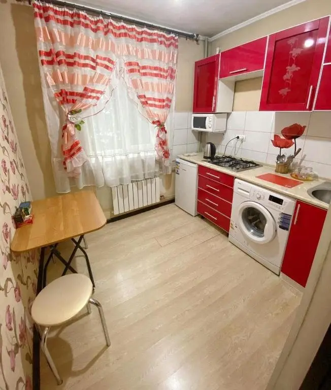 Алматы: Apartments Ahmetova 6 32