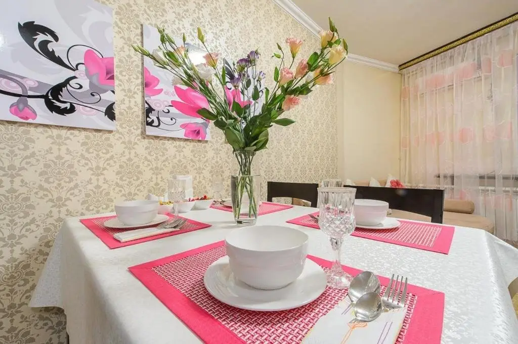 Алматы: Apartments on Shevchenko 75