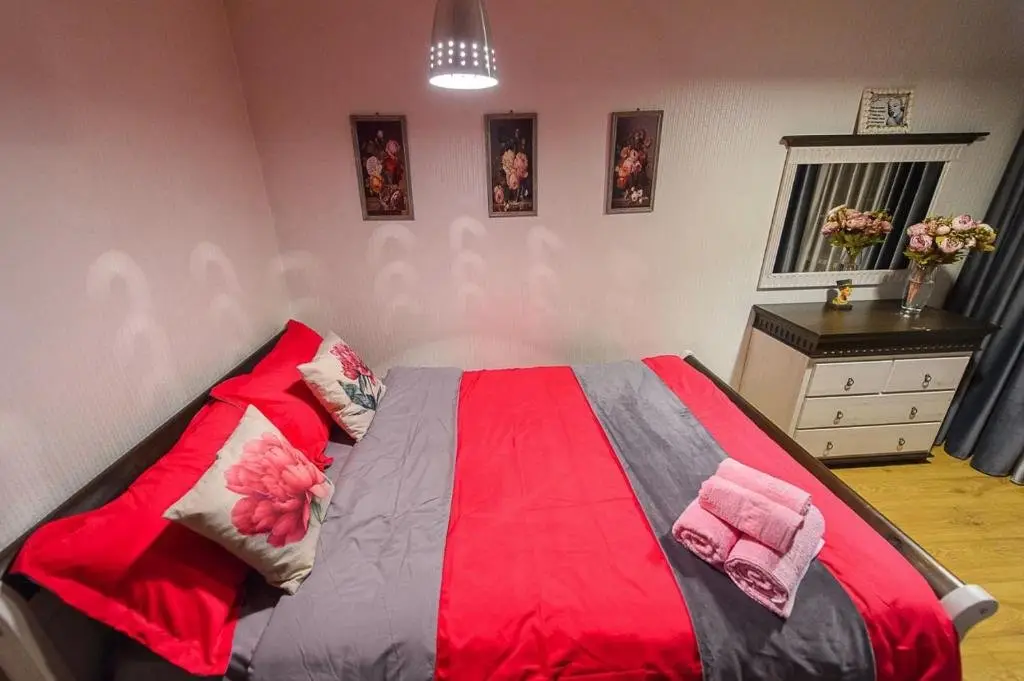 Алматы: Apartments on Shevchenko 75