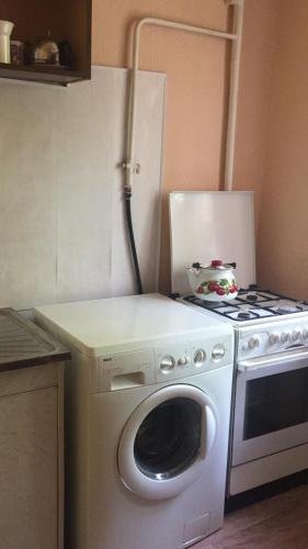 Алматы: Apartment on Batyr 41