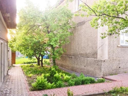 Алматы: Apartment with garden view on Gorodskaya 9