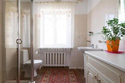 Алматы: Apartment with garden view on Gorodskaya 9