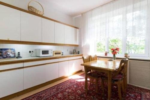 Алматы: Apartment with garden view on Gorodskaya 9