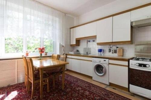 Алматы: Apartment with garden view on Gorodskaya 9