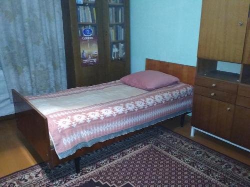 Шымкент: Room on Omishuly 21