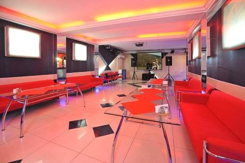 Караганда: Hotel Monarch on Chizhevskogo 35