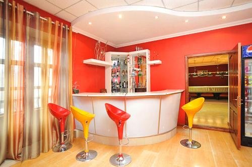 Караганда: Hotel Monarch on Chizhevskogo 35