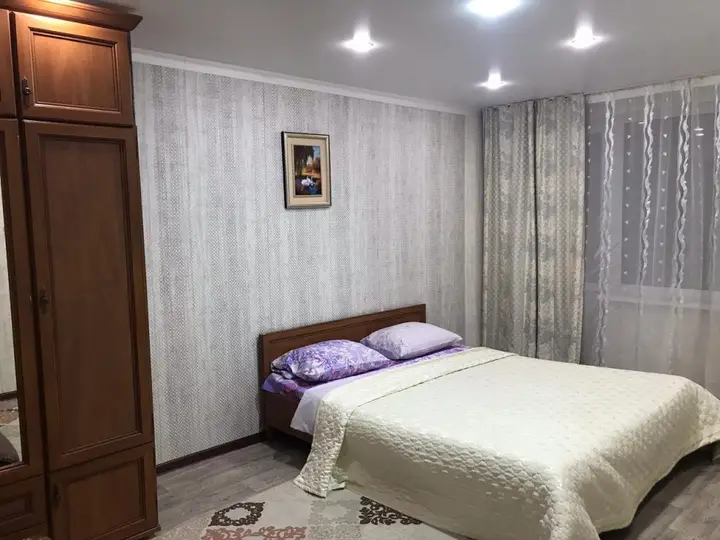 Павлодар: Kvartira Na Tolstogo 19 Apartments