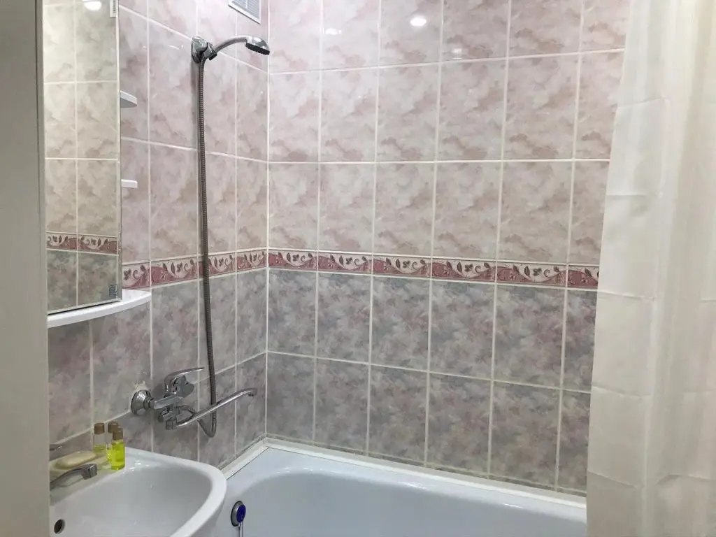Павлодар: Kvartira Na Tolstogo 19 Apartments