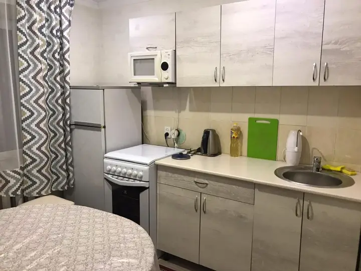 Павлодар: Kvartira Na Tolstogo 19 Apartments