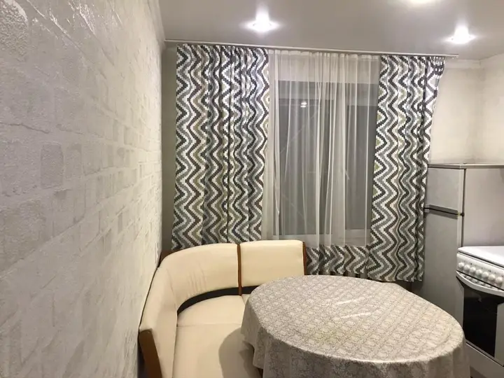 Павлодар: Kvartira Na Tolstogo 19 Apartments