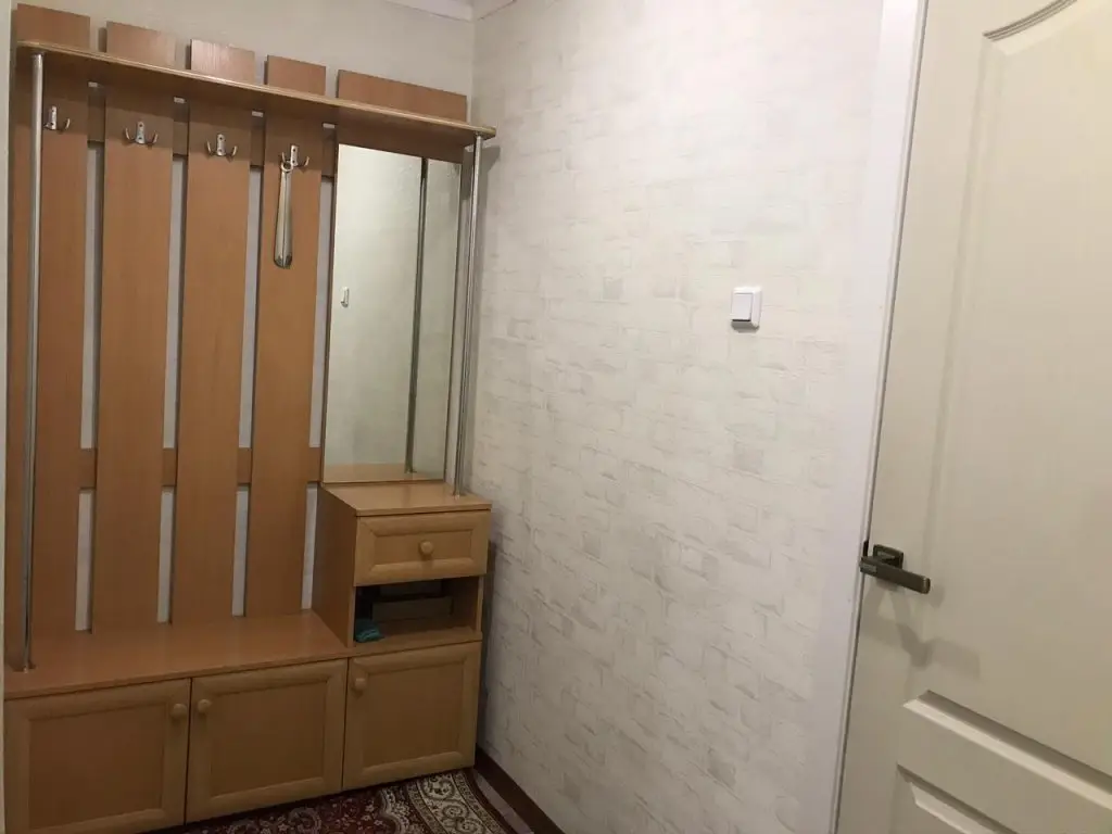 Павлодар: Kvartira Na Tolstogo 19 Apartments
