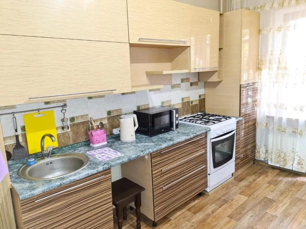 Алматы: Apartamenty na ulitse Rozybakieva, 103