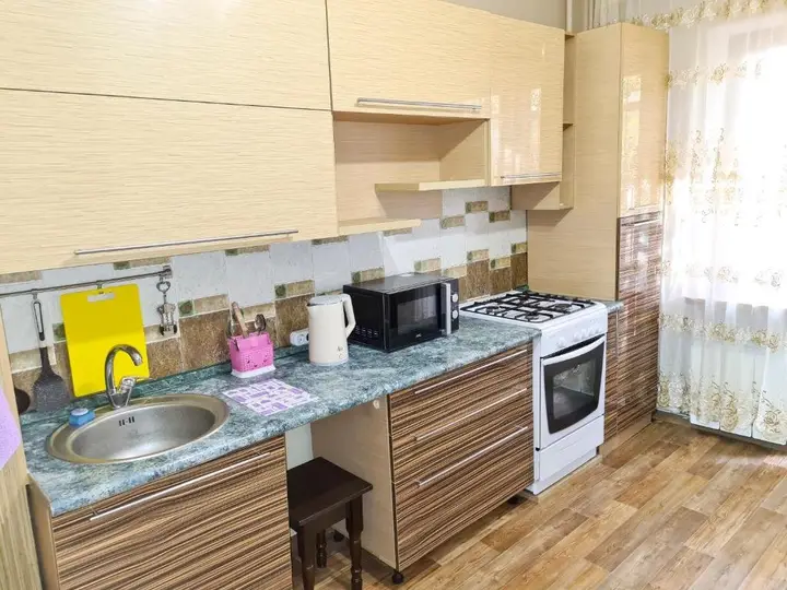 Алматы: Apartamenty na ulitse Rozybakieva, 103