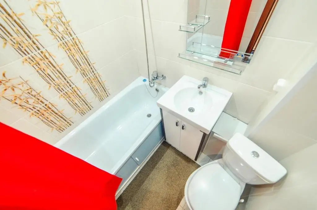 Уральск: Apartments on L.Tolstogo 72