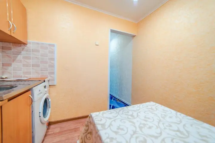 Уральск: Apartments on L.Tolstogo 72