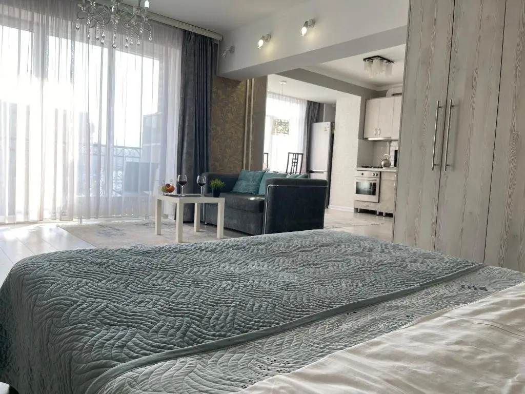 Алматы: Apartment On Abylai Khana 74