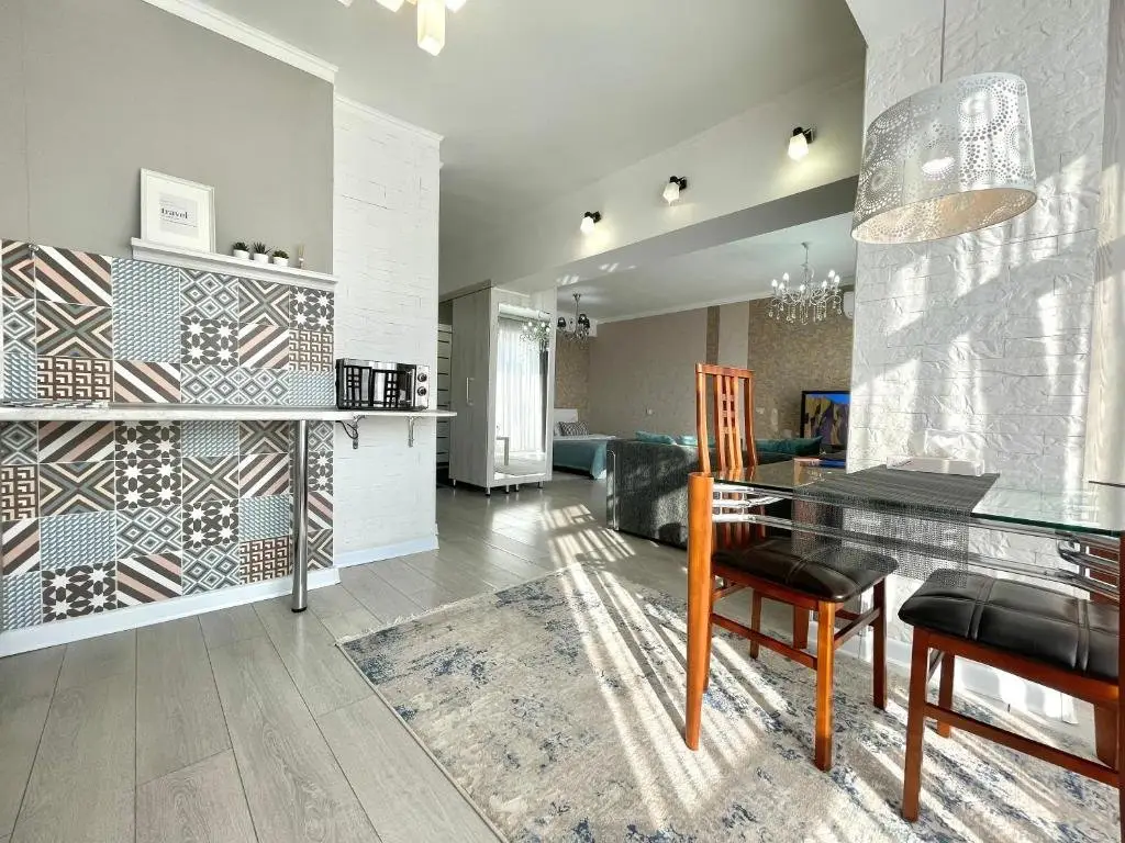 Алматы: Apartment On Abylai Khana 74