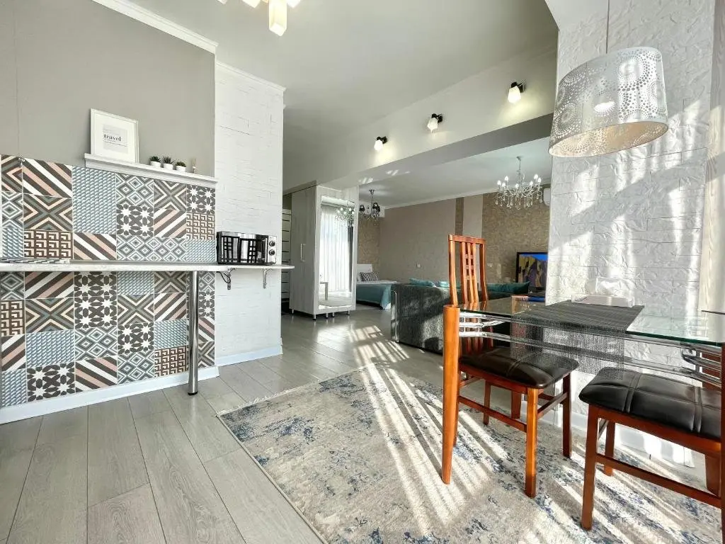 Алматы: Apartment On Abylai Khana 74
