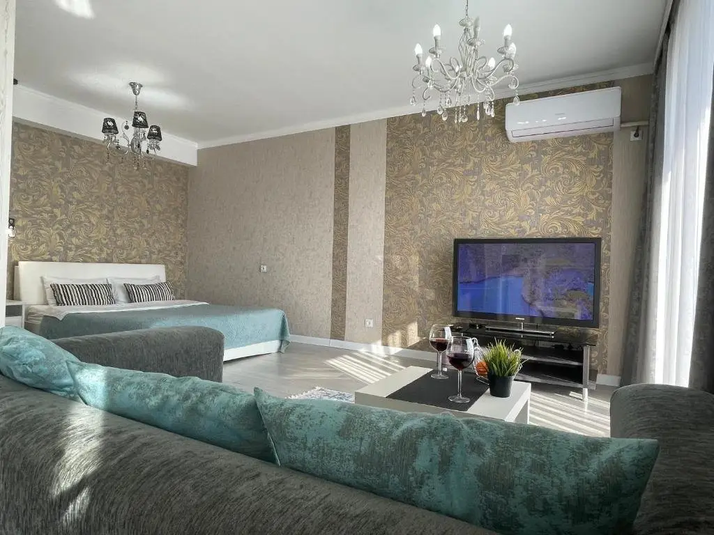 Алматы: Apartment On Abylai Khana 74