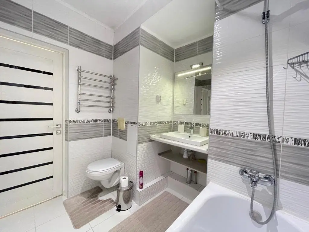 Алматы: Apartment On Abylai Khana 74