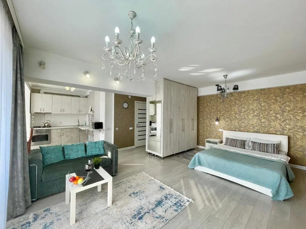 Алматы: Apartment On Abylai Khana 74