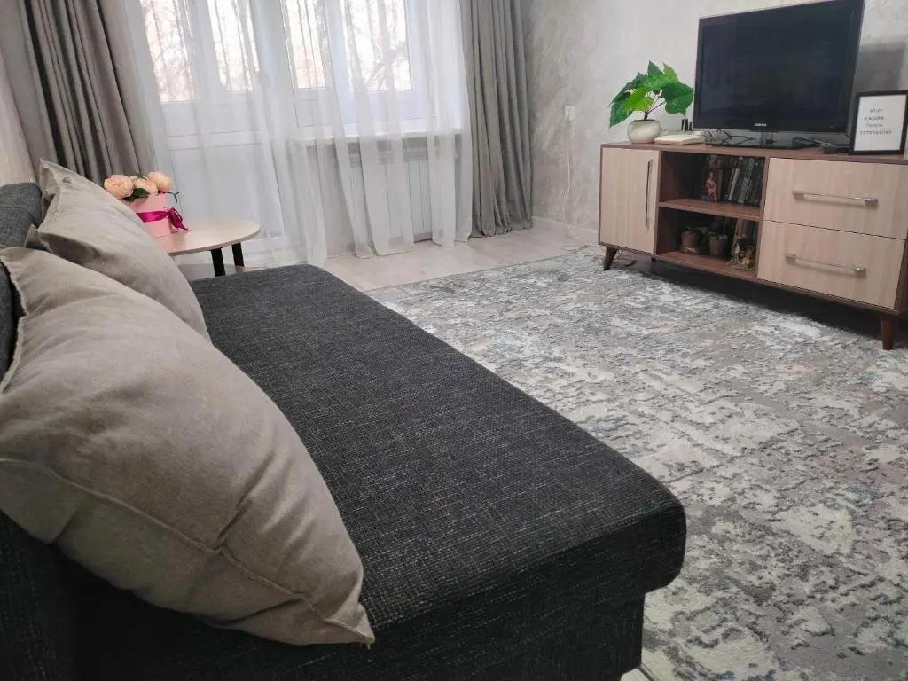 Алматы: Ujutnaja 2 kom-ja kvartira v tsentre goroda, rajon "Arbata"