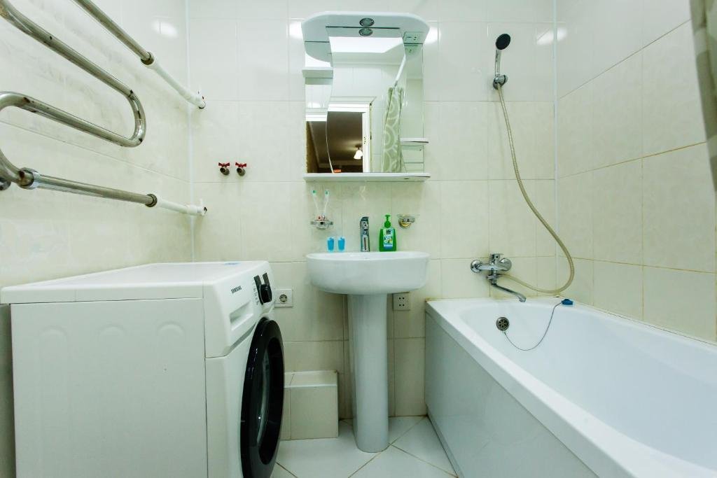 Астана: Apartment on Sarayshyq Street 7