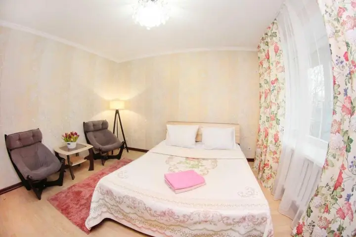 Алматы: Apartment on Nazarbayev 42a