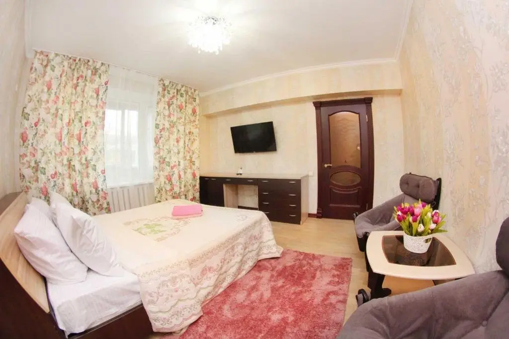 Алматы: Apartment on Nazarbayev 42a