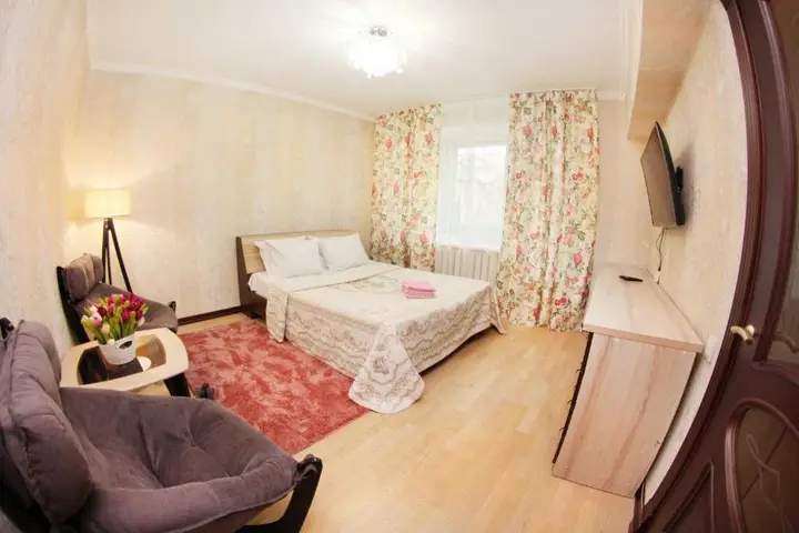 Алматы: Apartment on Nazarbayev 42a