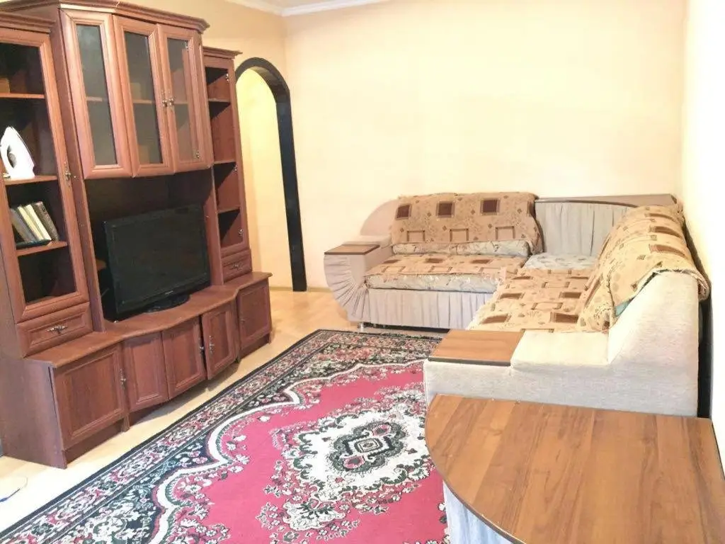 Алматы: Apartment in 2 mikrorayon