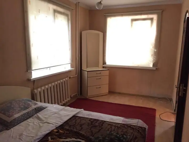 Алматы: Apartment in 2 mikrorayon
