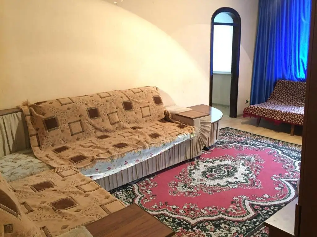 Алматы: Apartment in 2 mikrorayon