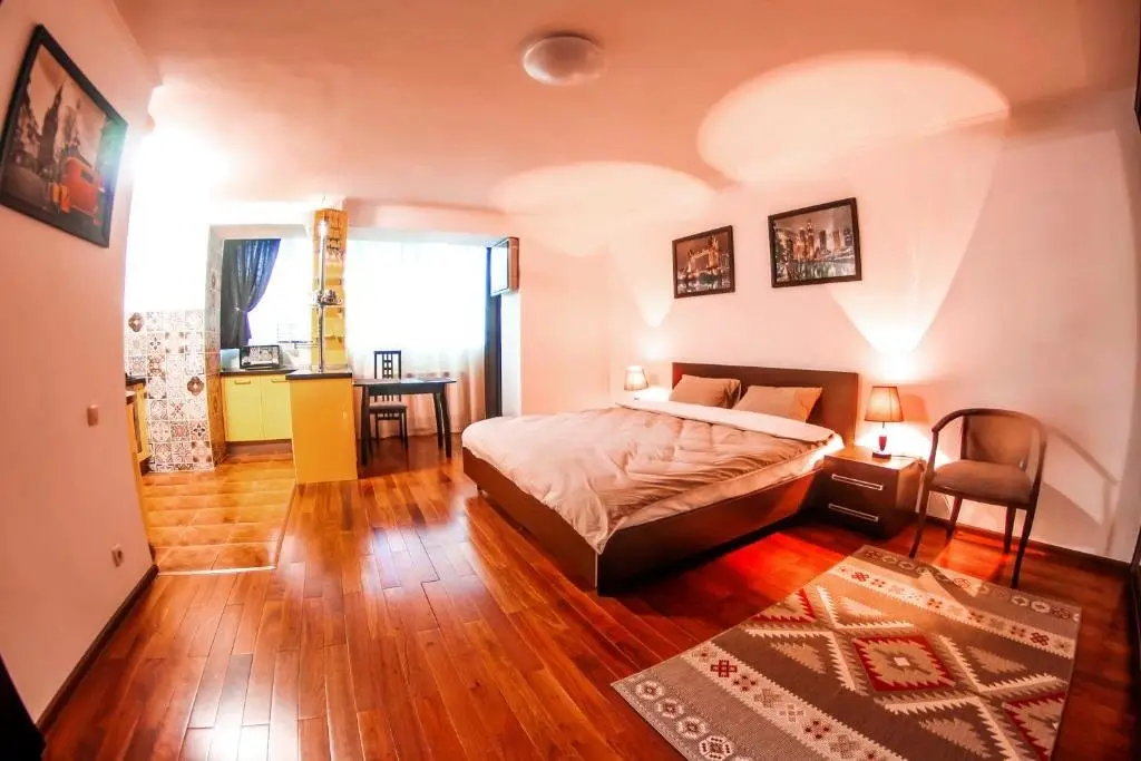 Алматы: Apartment on Kurmangazy 33