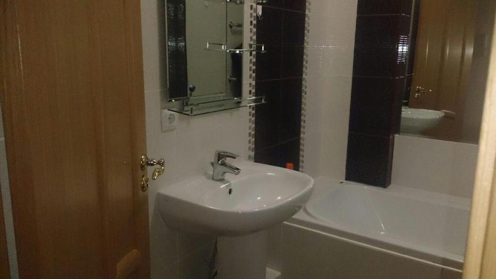 Алматы: Apartment on Tole Bi