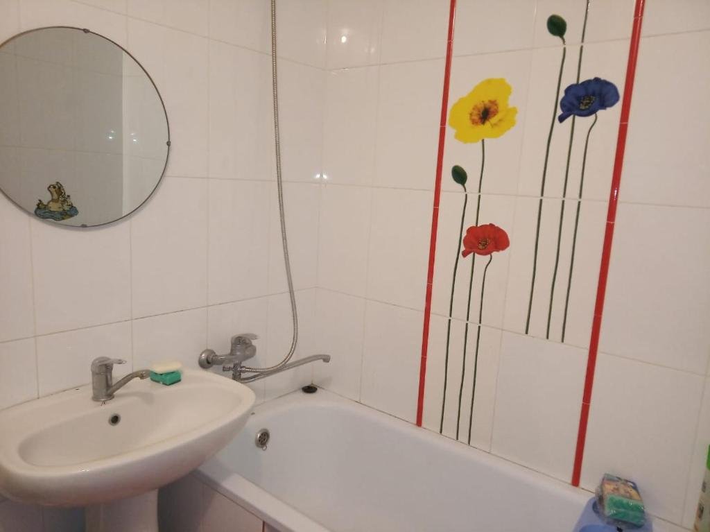 Алматы: Apartment on 10 Mirkorayon