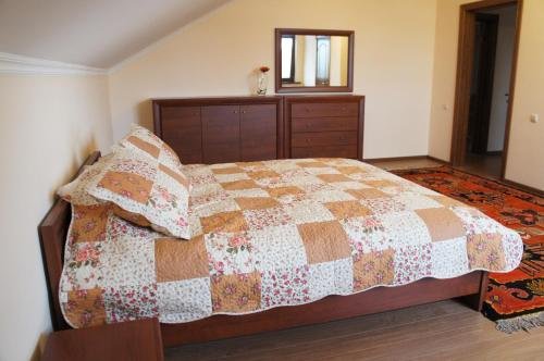 Алматы: Spa Guest House on Nauryzbai Batyra 18