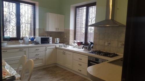 Алматы: Spa Guest House on Nauryzbai Batyra 18