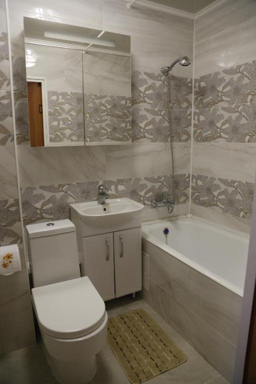Алматы: Apartment on Satpaev 111A