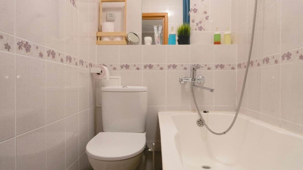 Алматы: Apartment on Zheltoksan 79A