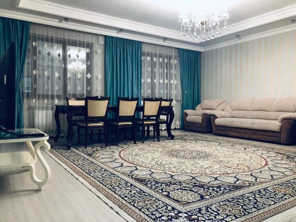 Алматы: Apartments on Aimanov street 360