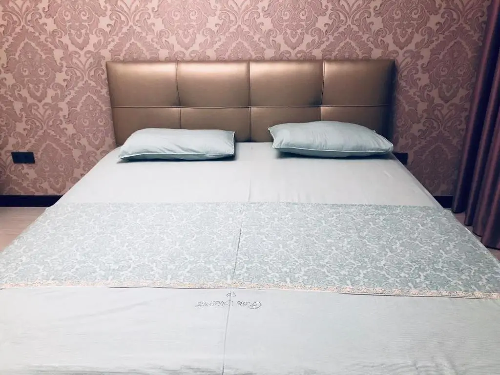 Алматы: Apartments on Aimanov street 360