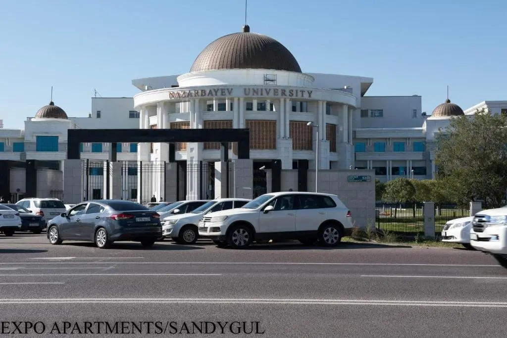 Астана: Apartment on Qabanbay Batyr Avenue 58B