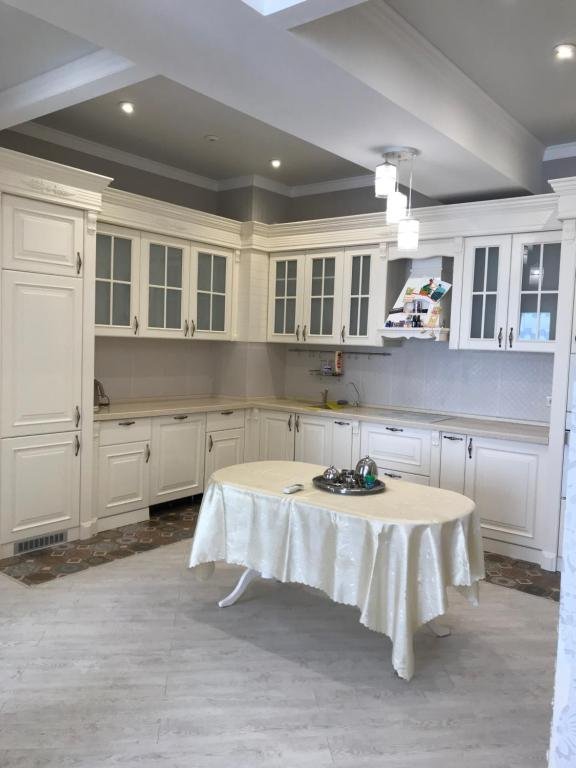Алматы: Apartment on Khadzhimukan 49
