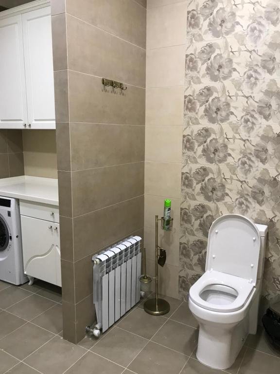 Алматы: Apartment on Khadzhimukan 49