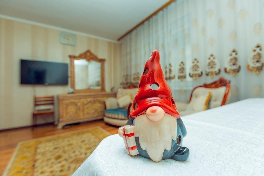 Алматы: Apartment on Zholdasbekov 18