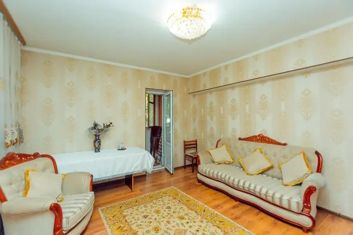 Алматы: Apartment on Zholdasbekov 18