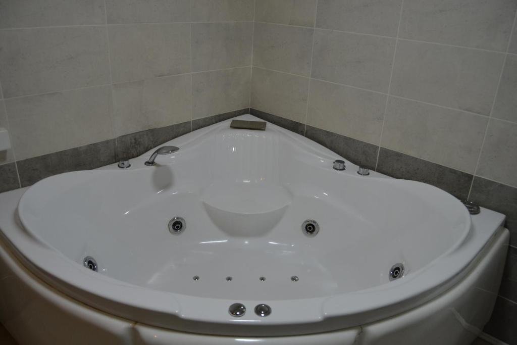 Караганда: Sunrise apartment on Alikhanov st. 28-3
